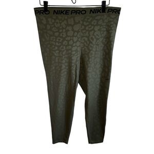 NIKE Pro Dri-Fit Green cheetah Camo Tight leggings